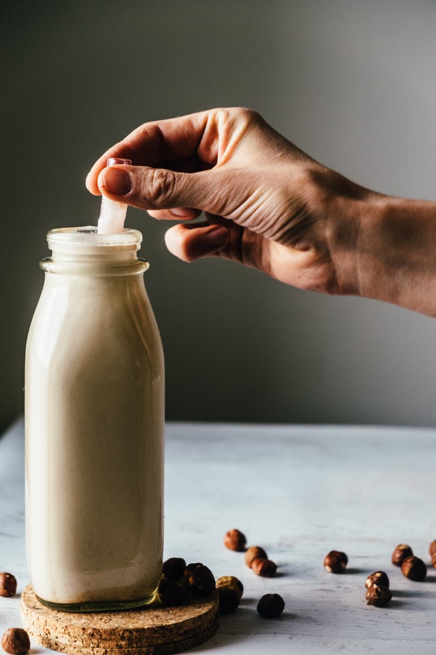 Toasted Hazelnut Milk with Cinnamon #vegan #paleo #recipe